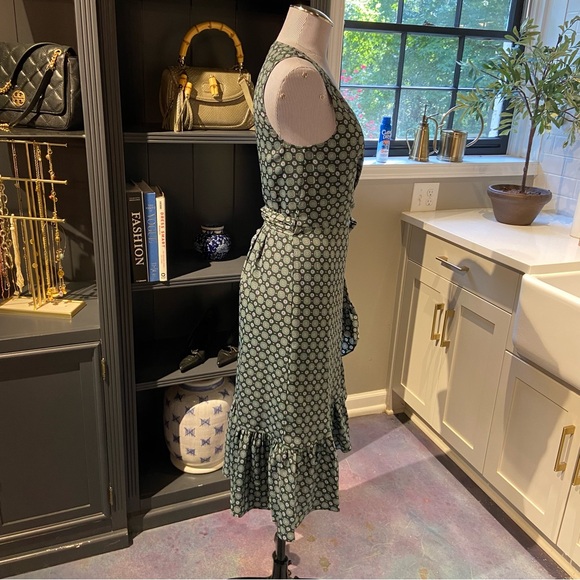 Tory Burch Sleeveless Medallion Print Wrap Dress – Size 8 - Picture 3 of 11